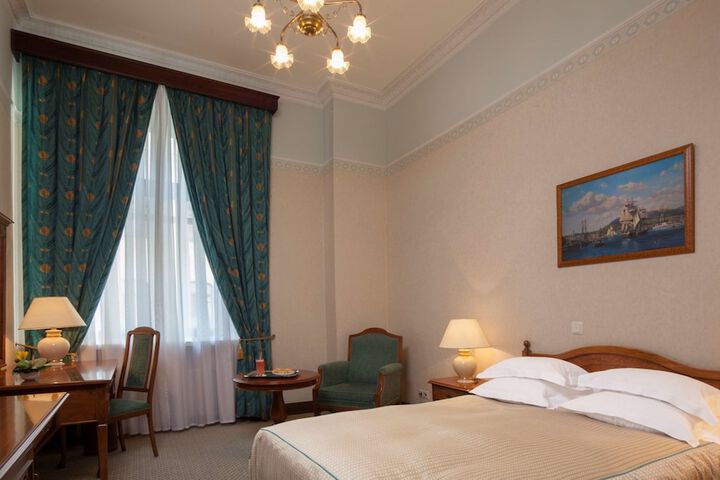 Room 47 of 142