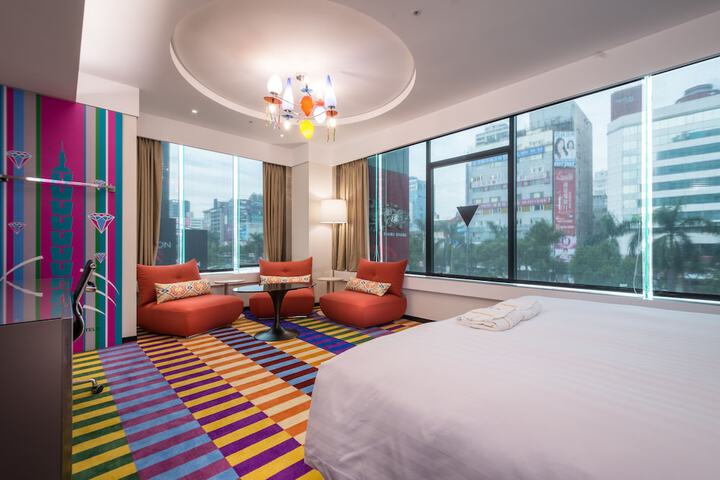 Room 18 of 171