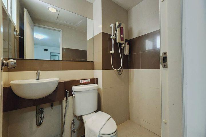 Room 33 of 38