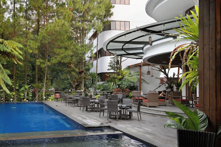 Pool Hotel