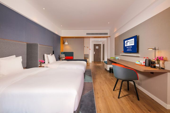 Room 7 of 32