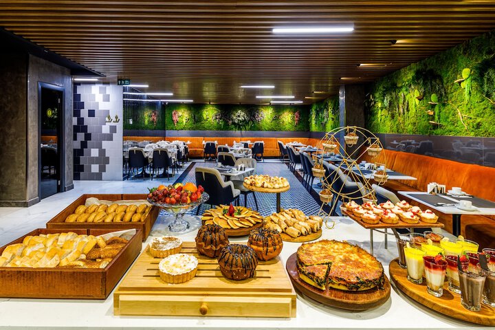 Breakfast/Coffee Service 82 of 107