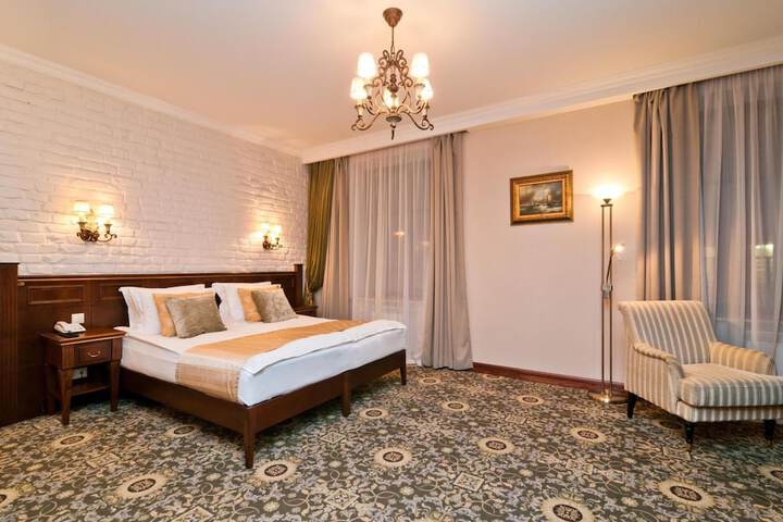 Room 14 of 37