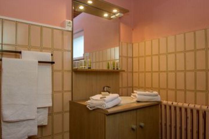 Room 2 of 25