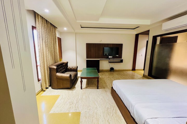 Room 14 of 34