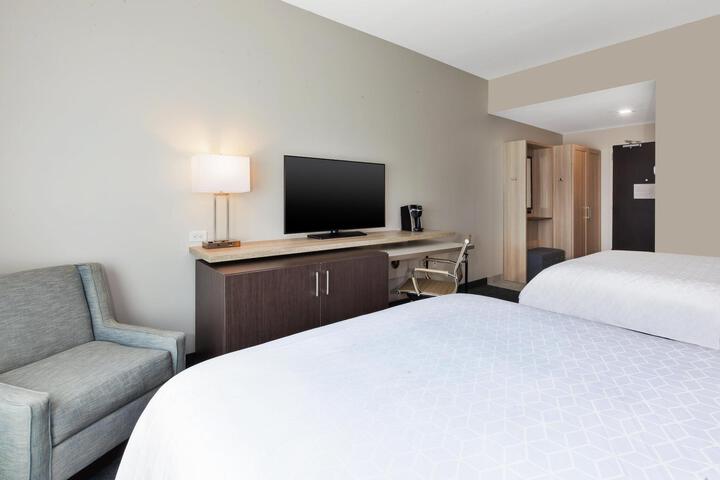 2 Queen Beds (4 of 4)