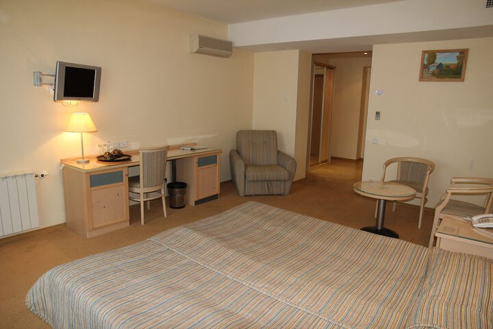 Room 5 of 37