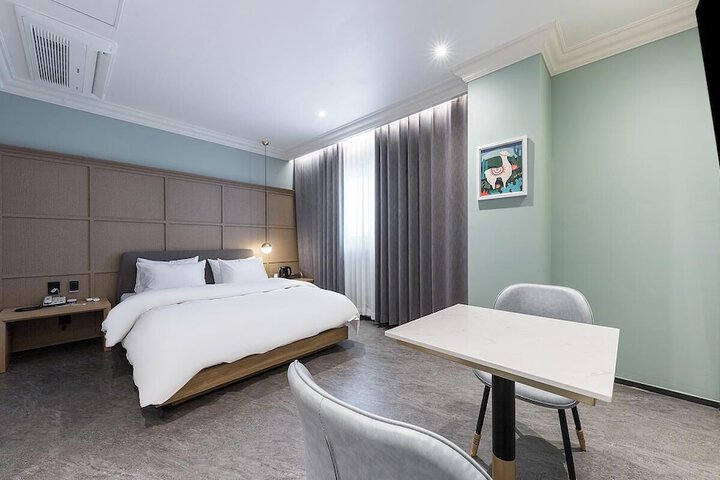 Room 42 of 72