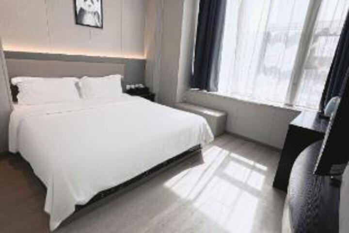 Room 12 of 12