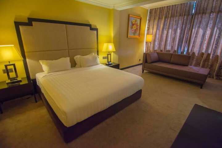 Room 33 of 75