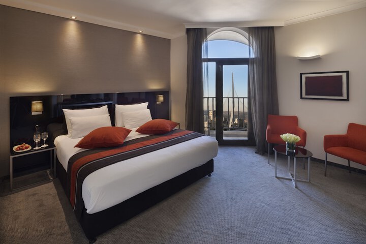 Room 12 of 60