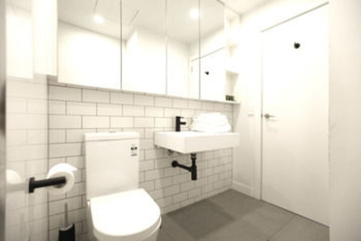 Room 6 of 28