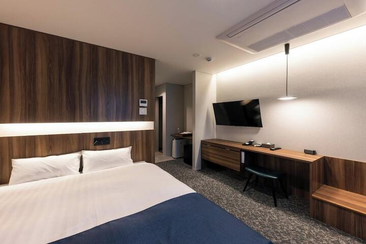 Room 12 of 52