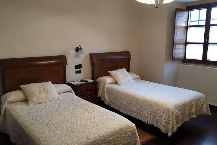 Room 9 of 25
