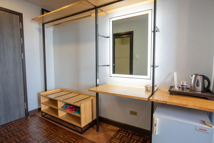 Room 6 of 140