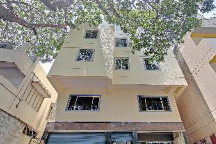 OYO 38410 Hotel Hsr Comforts