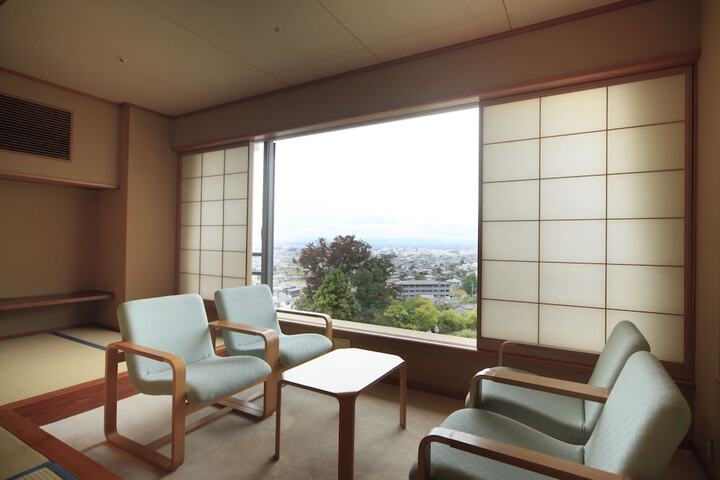 Room 15 of 122