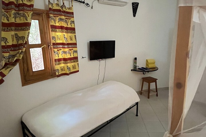 Room 9 of 32