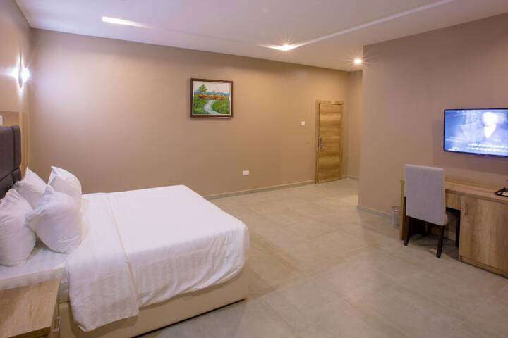Room 8 of 19