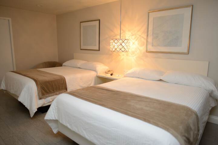 2 Queen Beds (10 of 16)