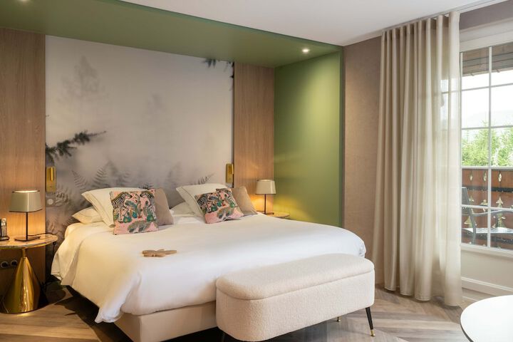 Room 44 of 204