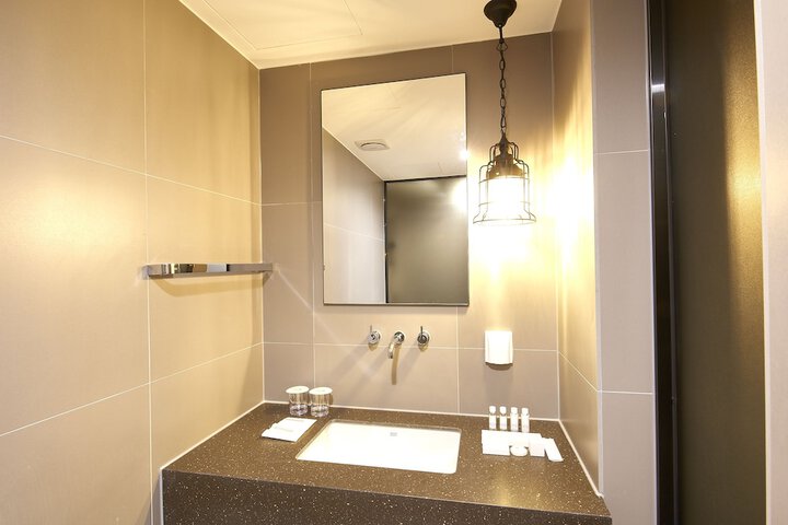 Room 32 of 48