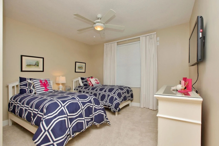 Room 4 of 13