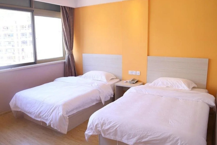 Room 4 of 11