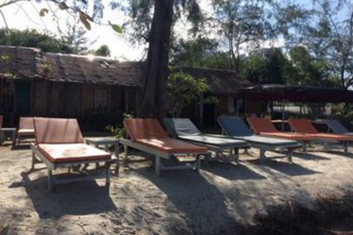 Sundeck 17 of 20