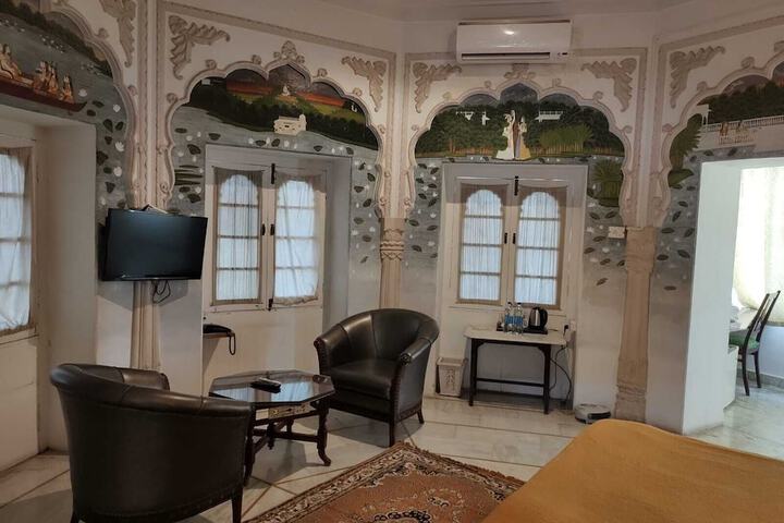 Room 10 of 17