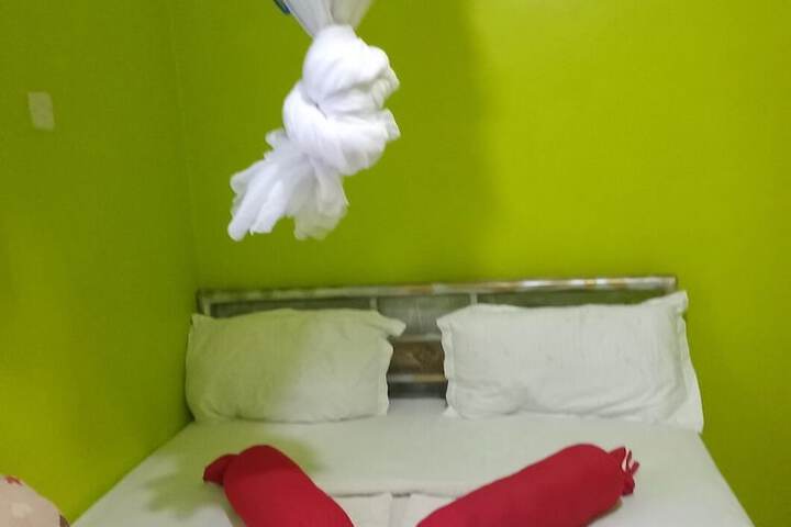 Room 5 of 8