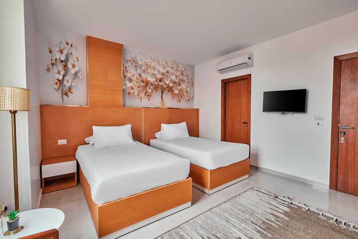 Room 8 of 42