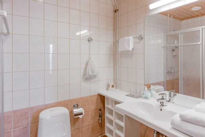 Room 9 of 37