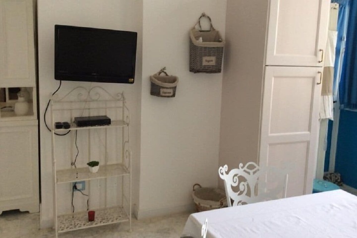 Room 10 of 24