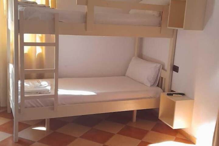 Room 7 of 16