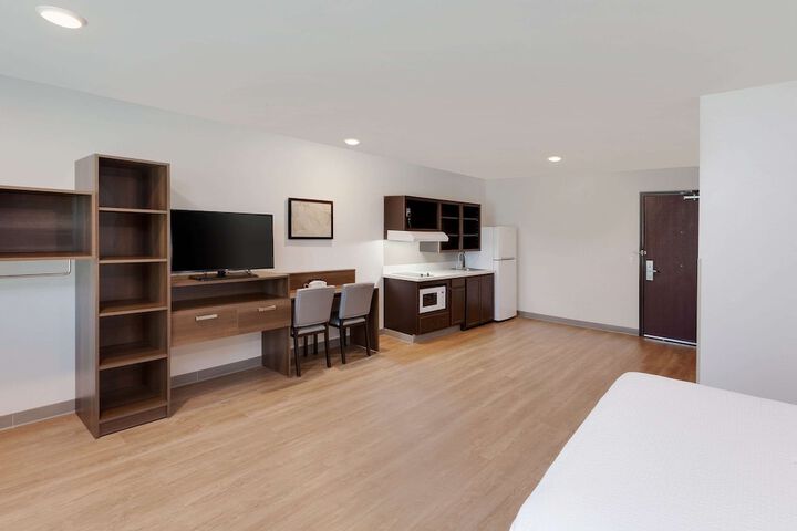 Queen Bed Accessible (8 of 13)
