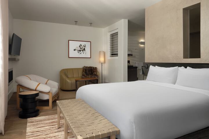 Room 28 of 114