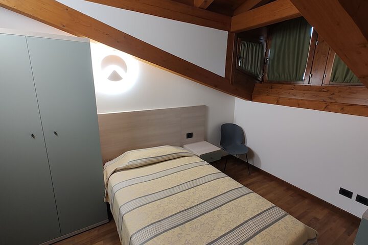 Room 27 of 51