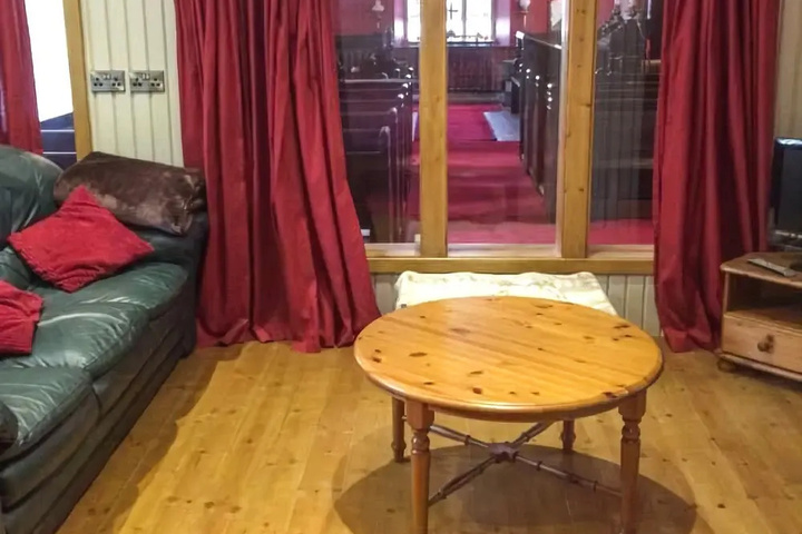 Room 6 of 10