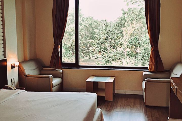 Room 11 of 37