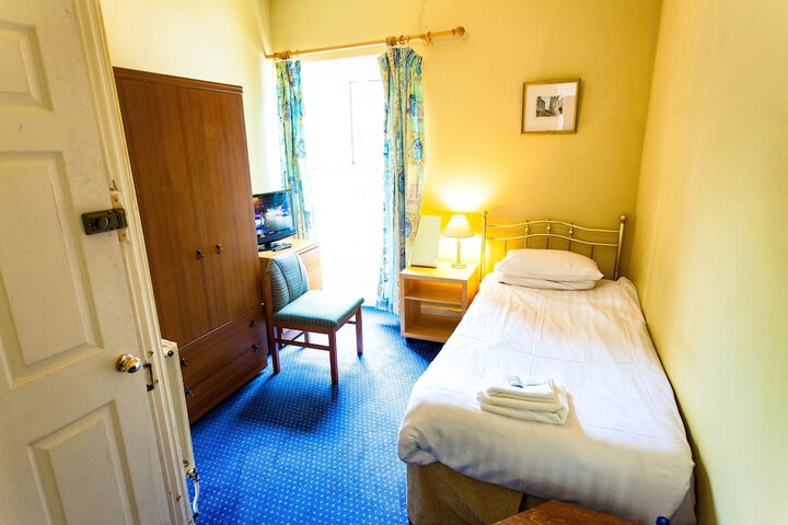 Room 2 of 69