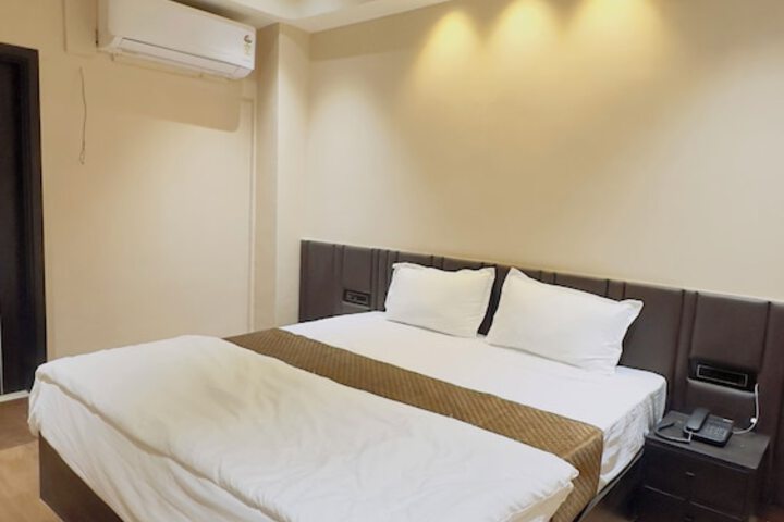 Room 9 of 25