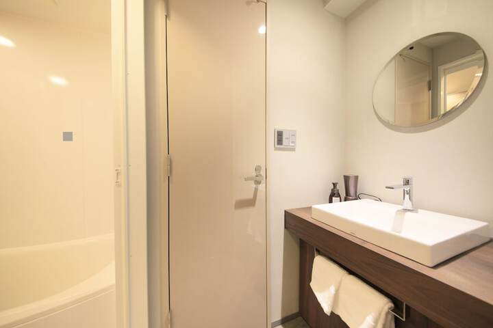 Room 11 of 36