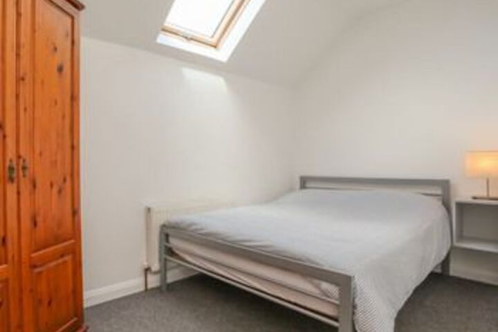Room 5 of 16