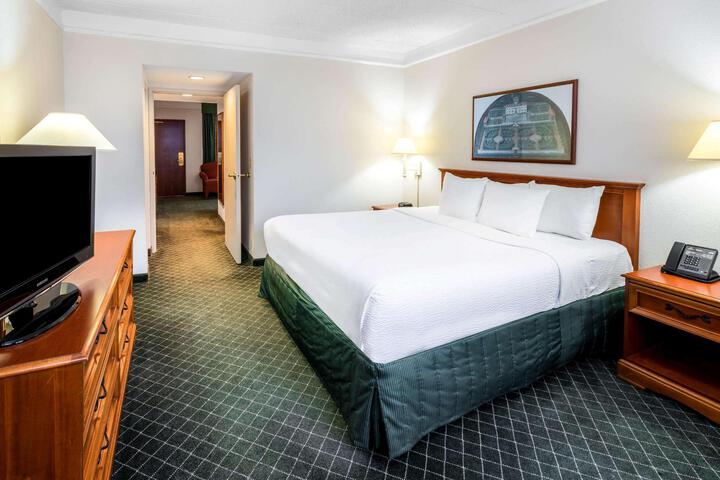 2 Double Beds (4 of 14)