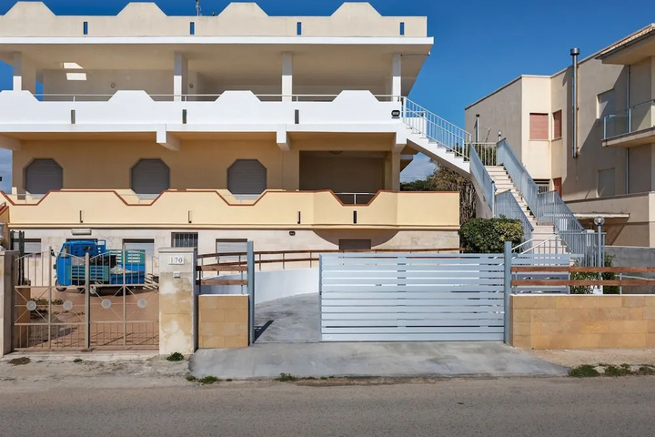 Pleasant Holiday Home in Donnalucata Near Spiaggia Micenci
