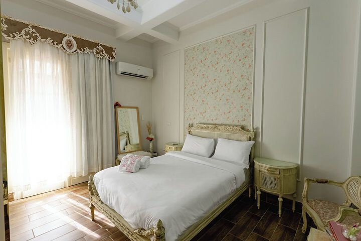 Room 8 of 83
