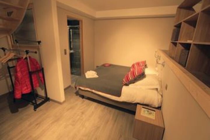 Room 17 of 34