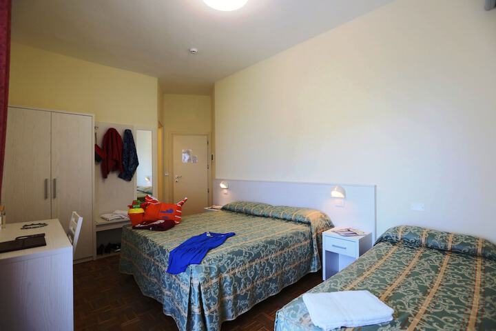 Room 6 of 43
