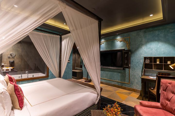 Room 28 of 105